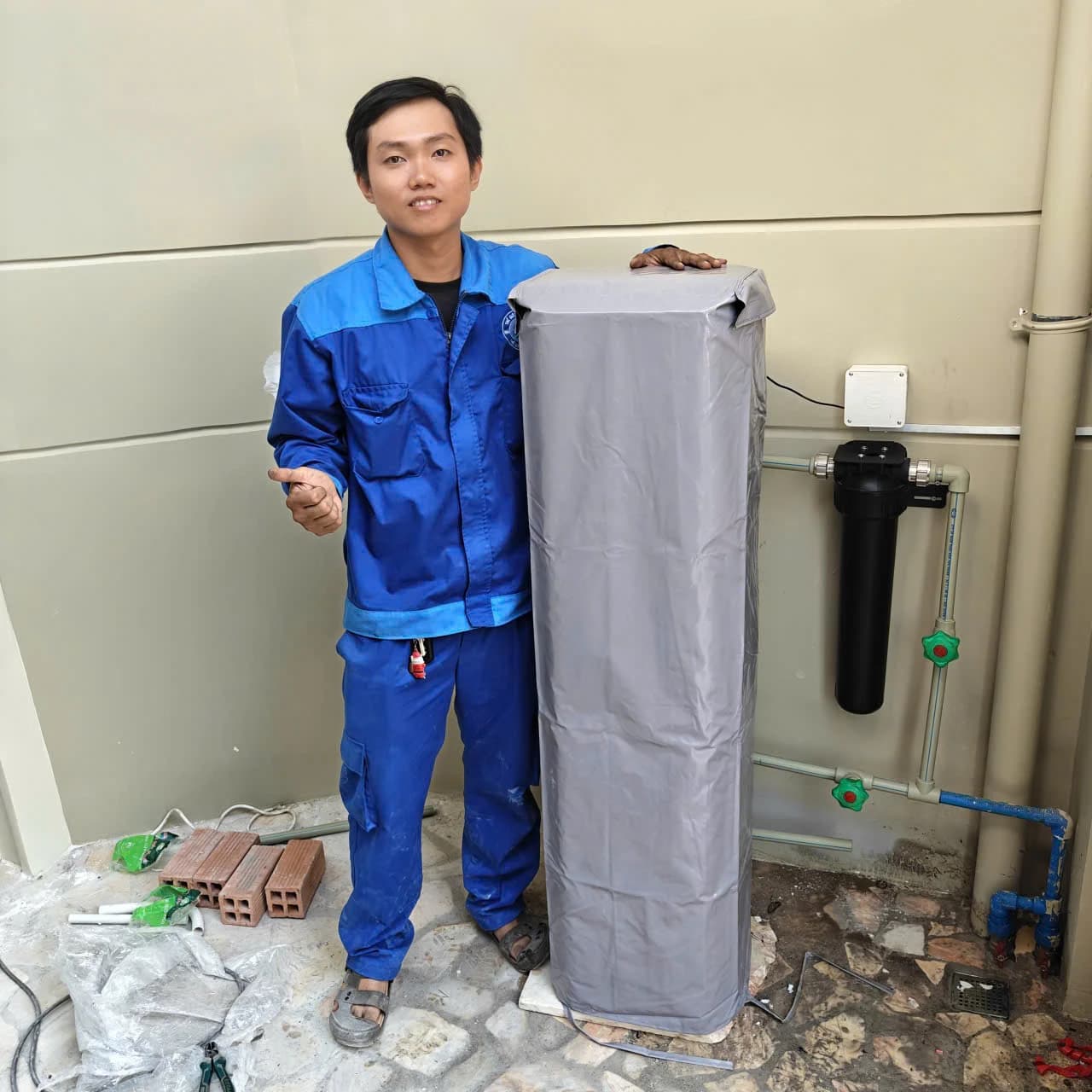 Hình ảnh lắp đặt hệ thống lọc tổng Fuji Smart S800 ở sân phơi