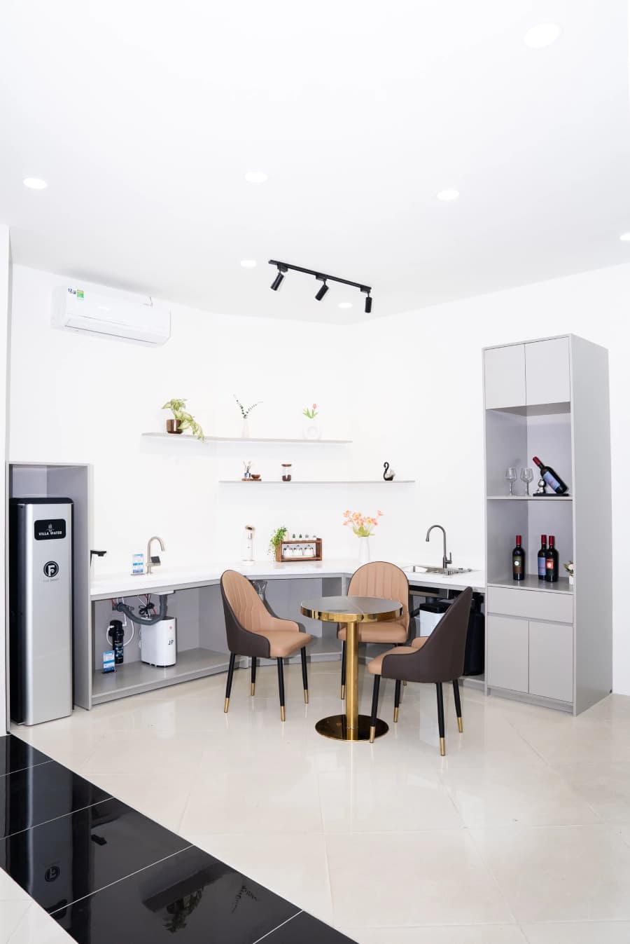 Không gian trải nghiệm mô phỏng lắp đặt lọc tổng đầu nguồn trong khu vực bếp của Flagship showroom hạng sang trị giá hàng tỷ đồng của Thế Giới Lọc Tổng tạo lạc tại 509 Lê Quang Định